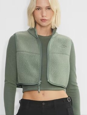 Aritzia TNA Polartec ThermalPro Cropped Mock Neck Green Fleece Vest Size Small